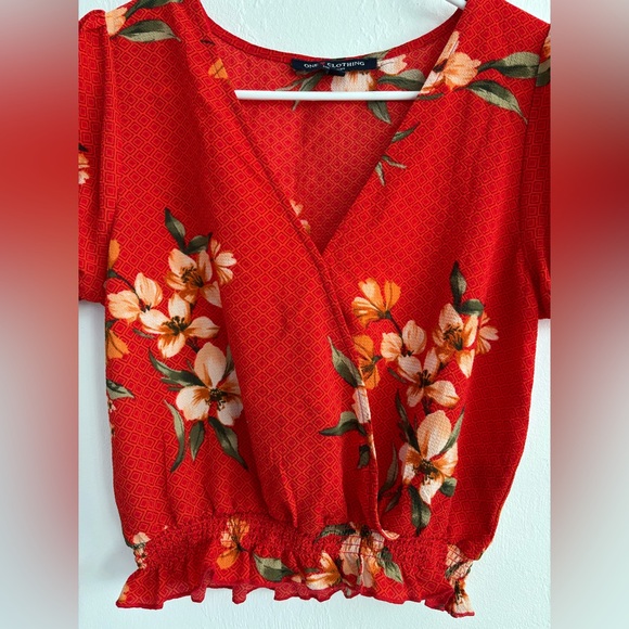 One Clothing Junior’s Blouse Red Floral Snap Closure Size Smalll - Picture 2 of 10